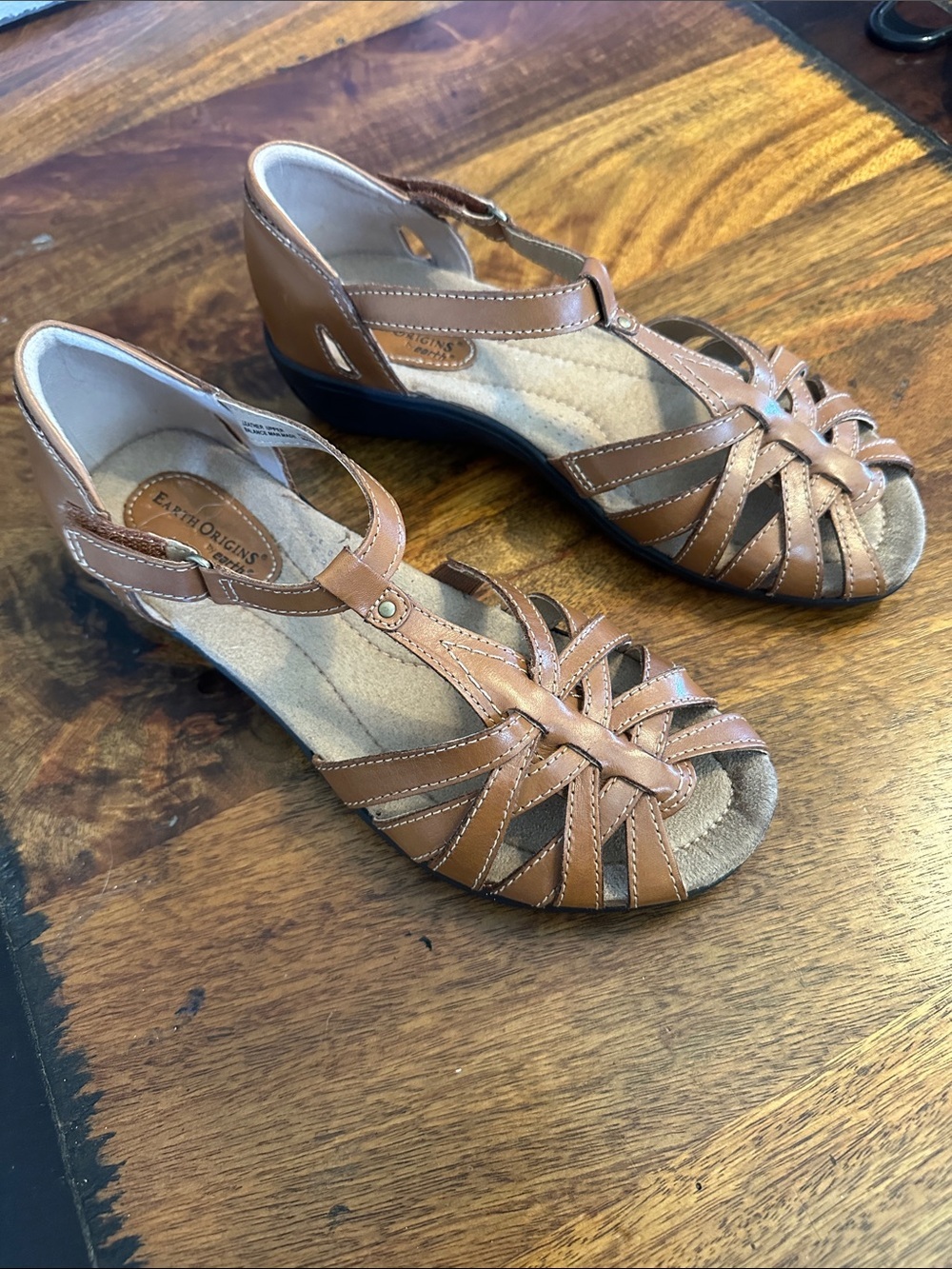 Earth Origins leather sandals size 9.5 EUC